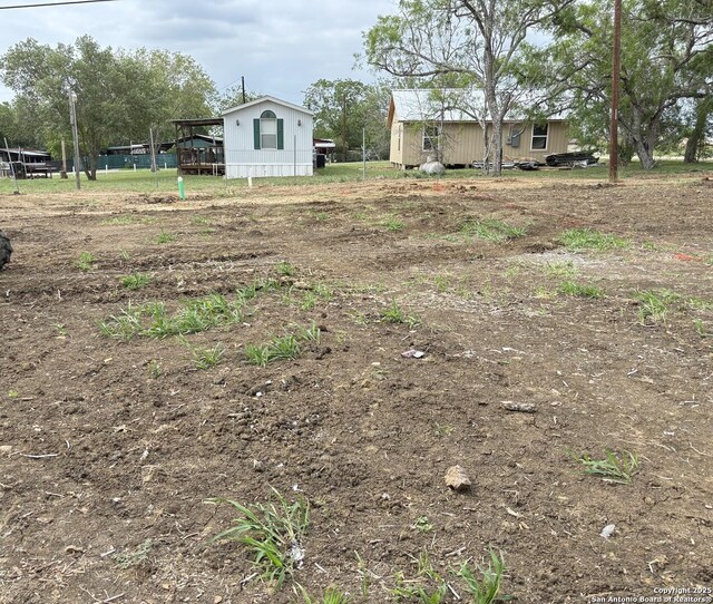 708 E 5th, Nixon, TX 78140 - view of yard