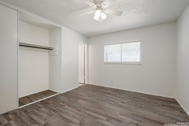unfurnished bedroom featuring a textured ceiling, wood finished floors, ceiling fan, and a closet