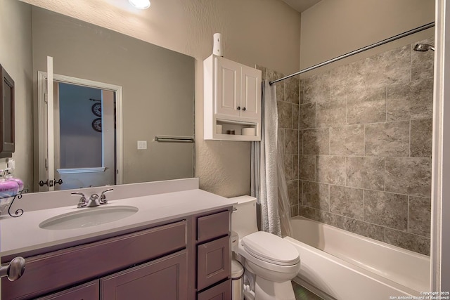 2097 Range Rd, Seguin, TX 78155 - bathroom featuring shower / bath combo with shower curtain, toilet, and vanity