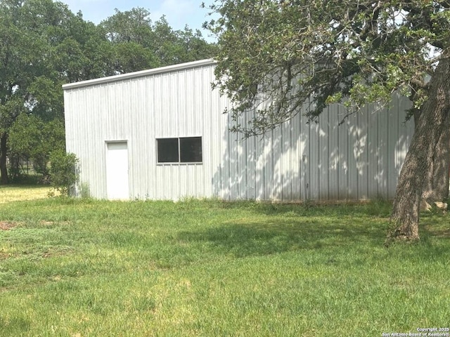 view of outdoor structure with an outdoor structure
