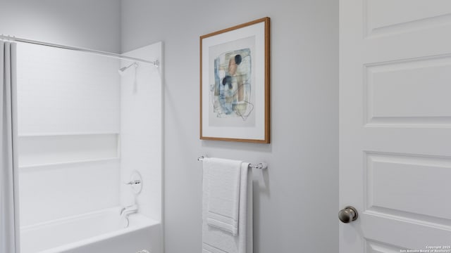 bathroom with shower / washtub combination