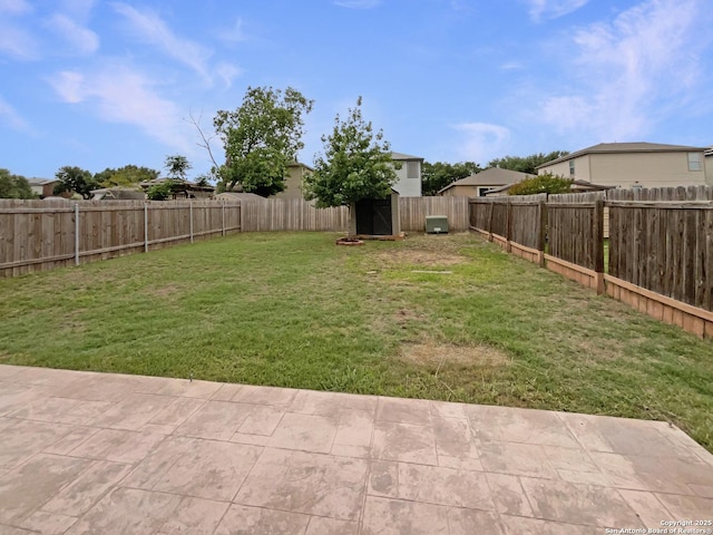 view of yard featuring a shed and a fenced backyard