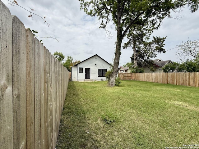 view of yard featuring a fenced backyard