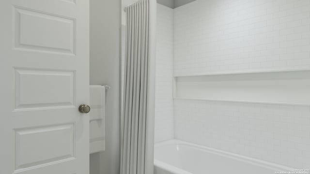 bathroom with shower / bath combo