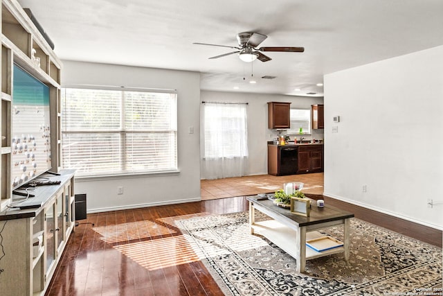 living area with recessed lighting, a ceiling fan, hardwood / wood-style floors, and baseboards