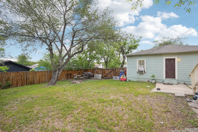view of yard featuring a fenced backyard and a patio area