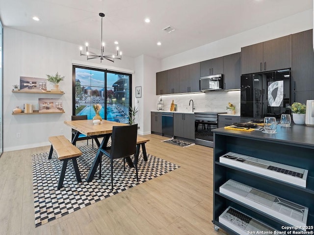 630 Central Pkwy Unit 1113, New Braunfels, TX 78130 - dining room featuring recessed lighting, a notable chandelier, visible vents, light wood-style flooring, and baseboards