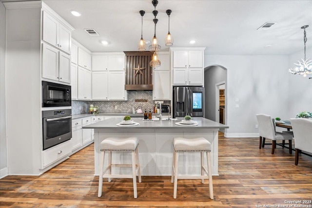 1547 Moon Vw, New Braunfels, TX 78132 - kitchen featuring stainless steel appliances, arched walkways, recessed lighting, baseboards, and wood finished floors