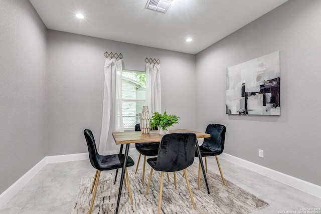 dining room with visible vents, recessed lighting, and baseboards