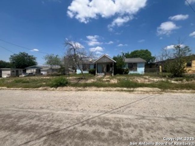 view of front of property
