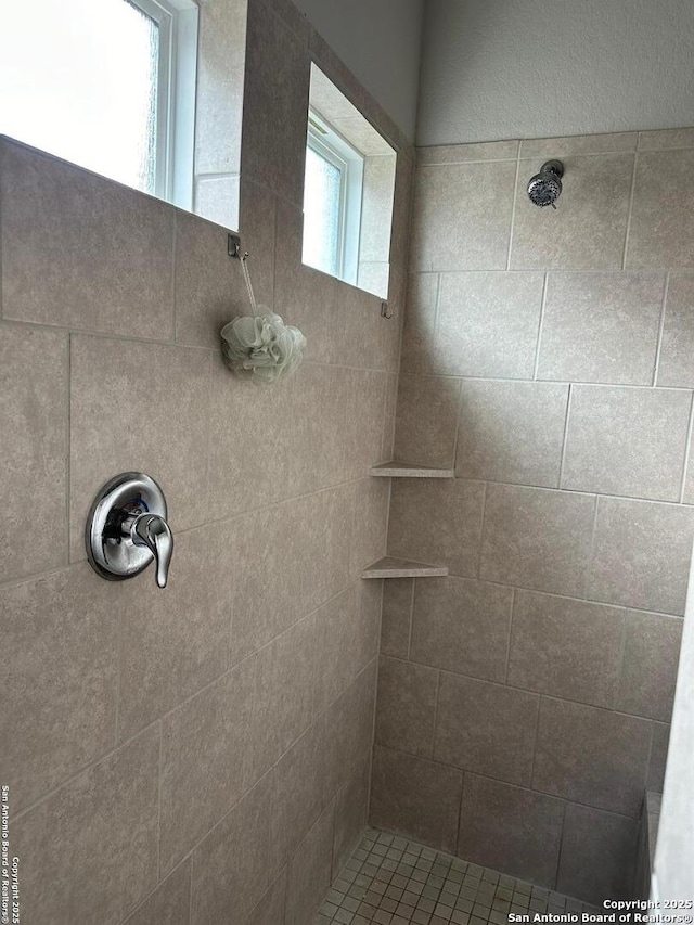 bathroom featuring tiled shower
