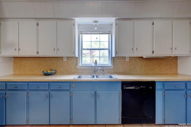 kitchen featuring a sink, dishwasher, tasteful backsplash, and blue cabinetry