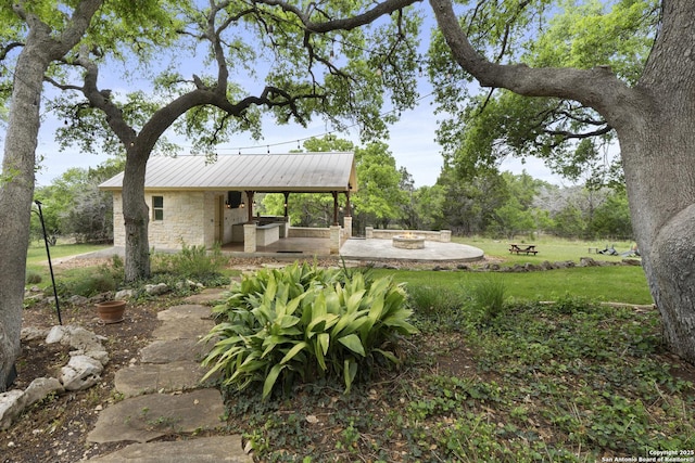 view of yard featuring a fire pit