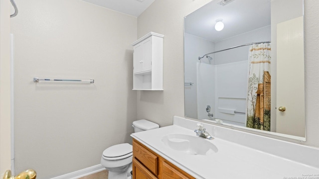 full bath with vanity, baseboards, toilet, and a shower with shower curtain