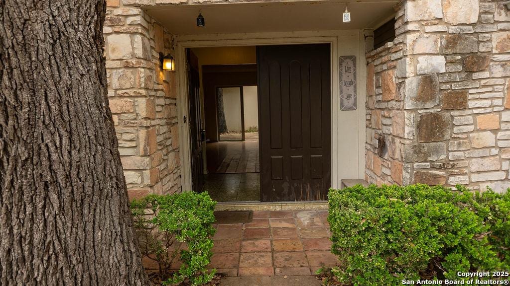 606 Strings Dr Unit 126, San Antonio, TX 78216 - doorway to property featuring stone siding