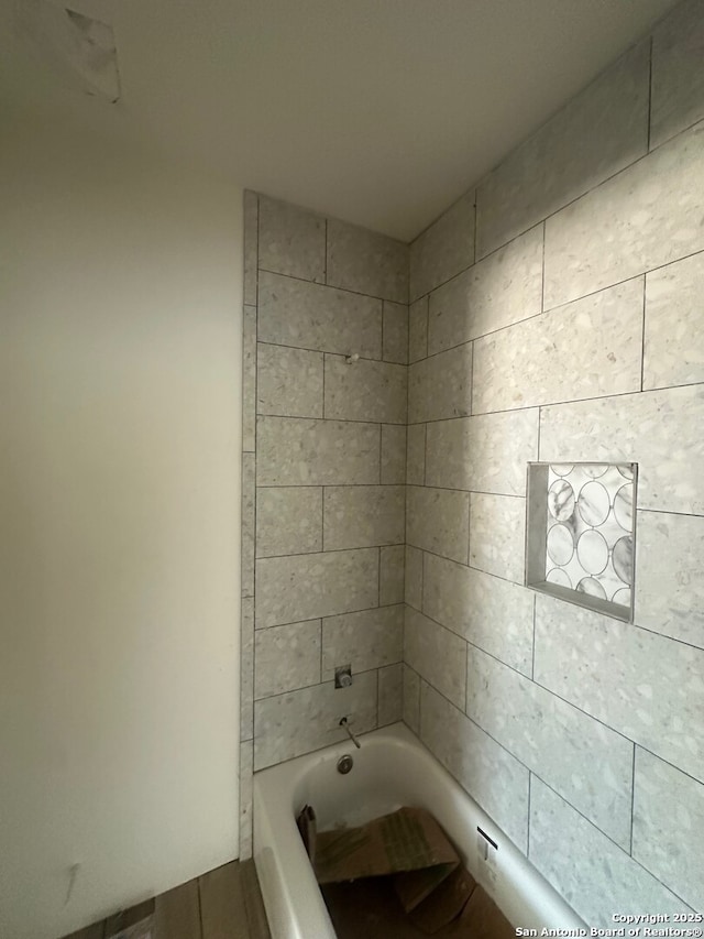 434 Hanging Oak, Spring Branch, TX 78070 - bathroom featuring a bath