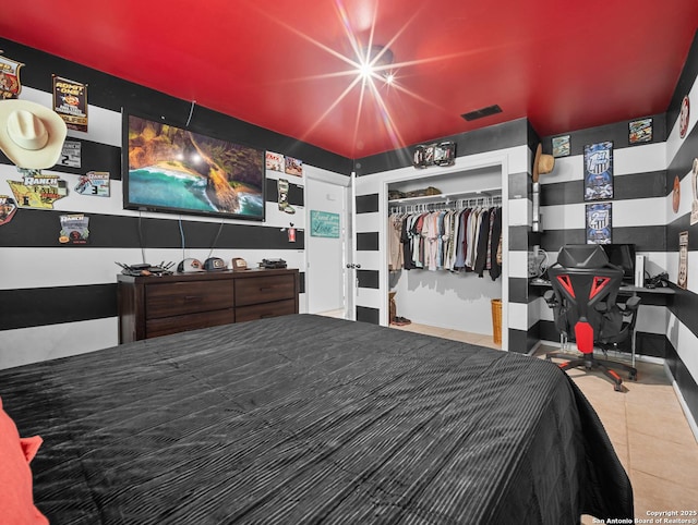 23 Sunrise, Pleasanton, TX 78064 - bedroom featuring tile patterned flooring and a closet