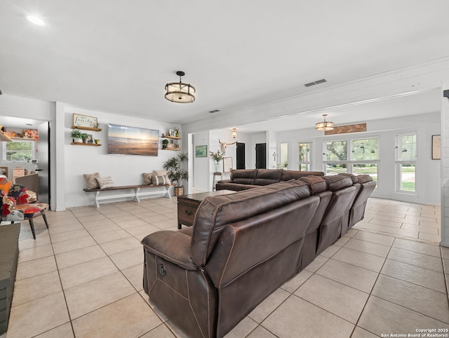 23 Sunrise, Pleasanton, TX 78064 - living room with visible vents and light tile patterned floors