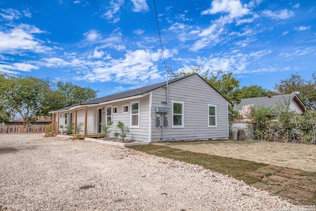 view of front of house featuring a porch and fence
