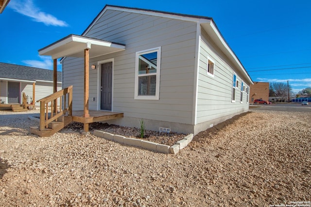 bungalow-style home with crawl space