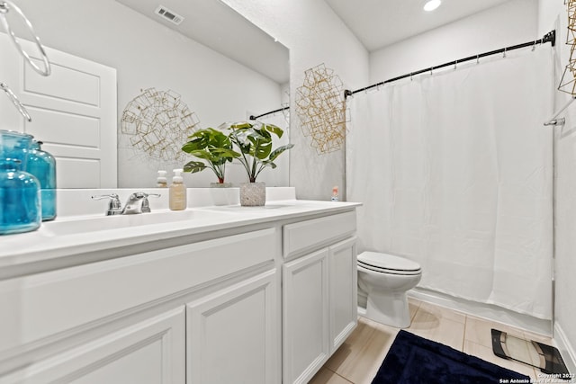 full bathroom featuring visible vents, recessed lighting, toilet, and vanity
