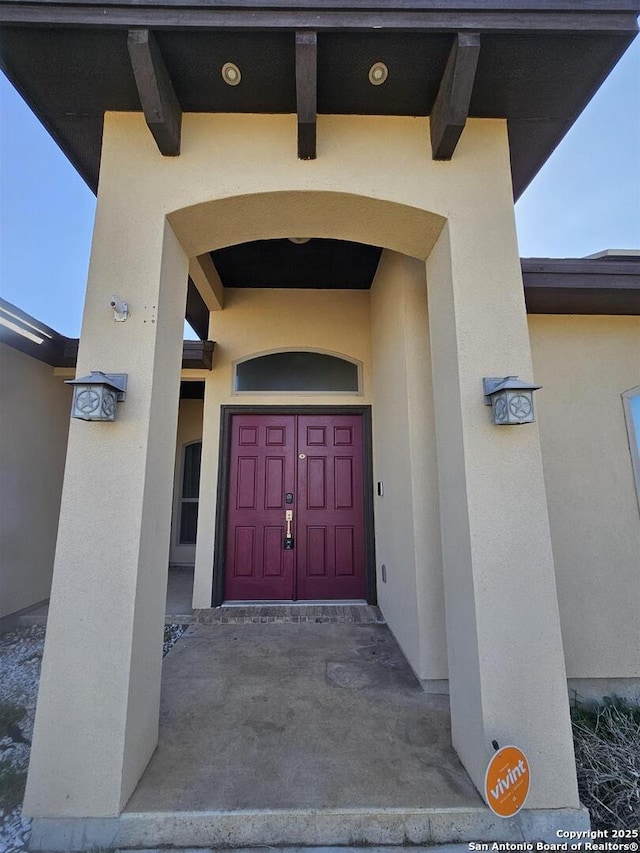 entrance to property with stucco siding