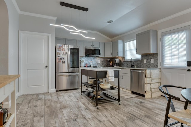 kitchen featuring visible vents, decorative backsplash, light wood-type flooring, appliances with stainless steel finishes, and gray cabinetry