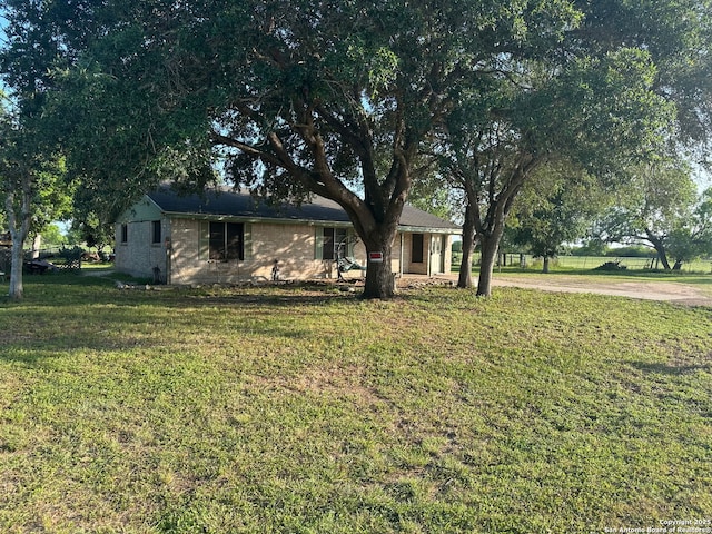single story home featuring driveway and a front lawn