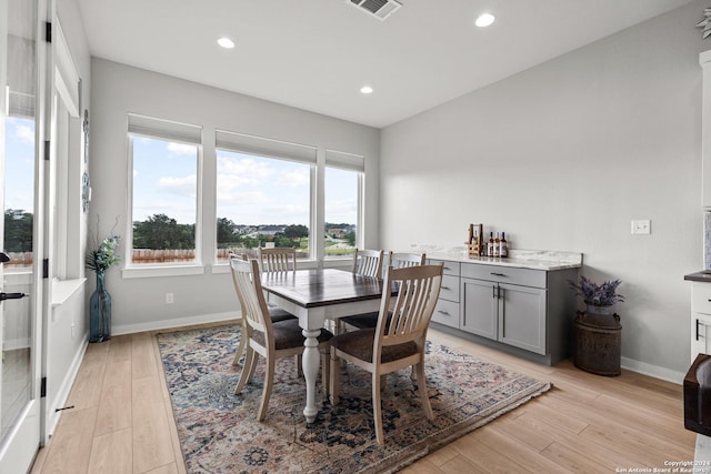 dining area featuring recessed lighting, baseboards, visible vents, and light wood-type flooring