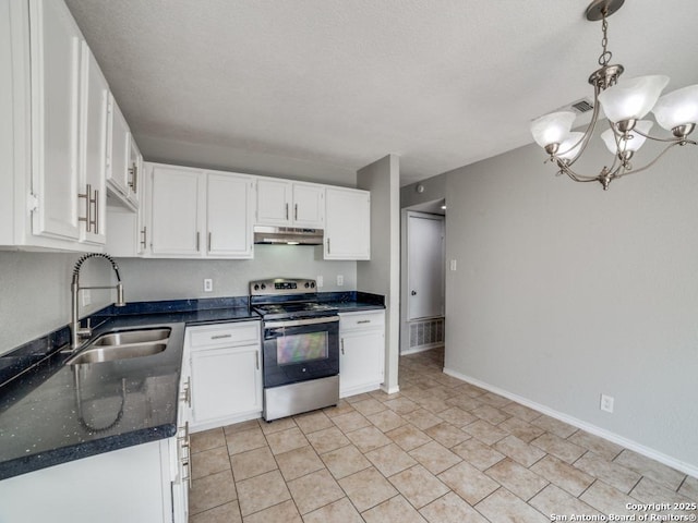 kitchen featuring under cabinet range hood, white cabinets, a chandelier, a sink, and stainless steel electric range oven