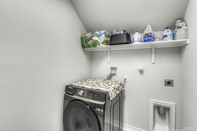 laundry area with washer / clothes dryer and laundry area
