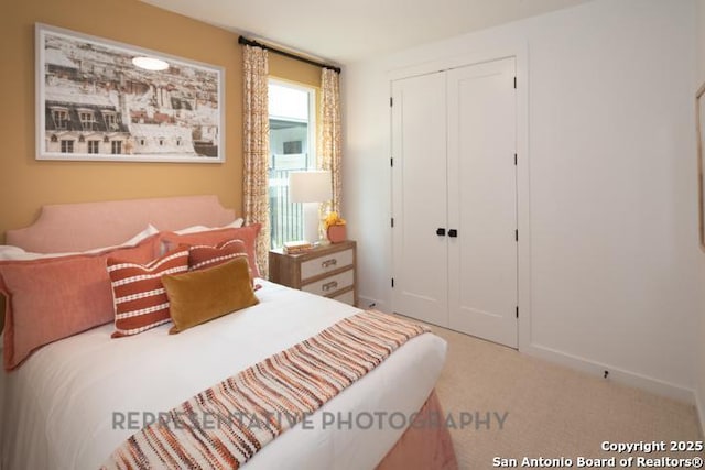 carpeted bedroom with baseboards and a closet