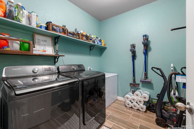 7914 Blackhawk Pass, San Antonio, TX 78253 - clothes washing area with independent washer and dryer, wood finish floors, and baseboards