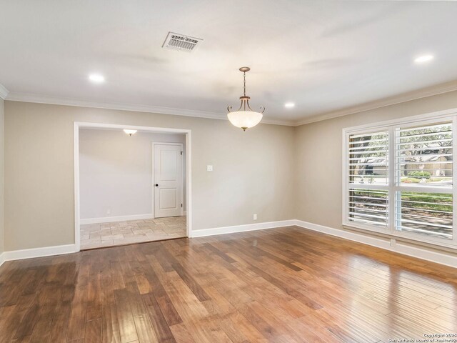 105 Sheffield, San Antonio, TX 78213 - empty room featuring wood-type flooring, ornamental molding, baseboards, and recessed lighting