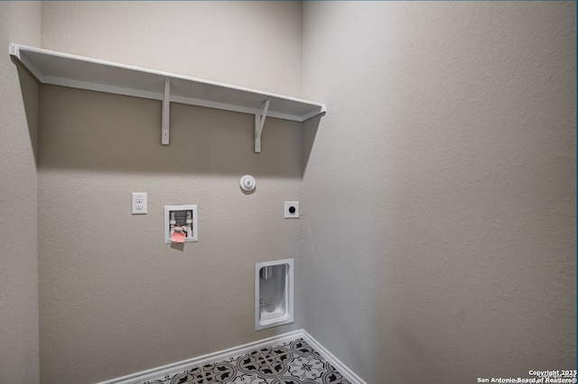 washroom with laundry area, baseboards, hookup for a washing machine, hookup for an electric dryer, and hookup for a gas dryer
