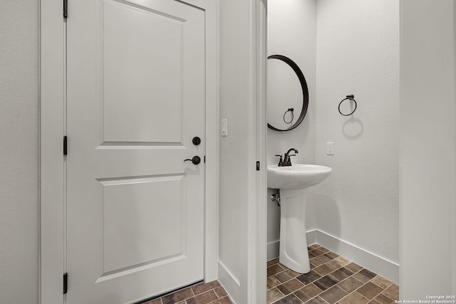 182 Torrey, New Braunfels, TX 78130 - bathroom featuring baseboards