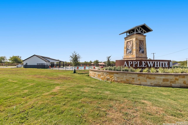 view of home's community featuring a lawn