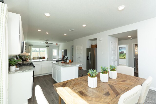 dining space with recessed lighting, ceiling fan, dark wood-style flooring, and visible vents