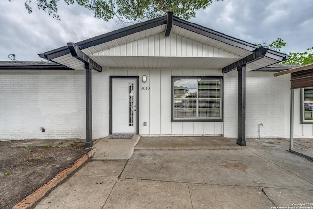 8010 Remuda, San Antonio, TX 78227 - entrance to property with brick siding