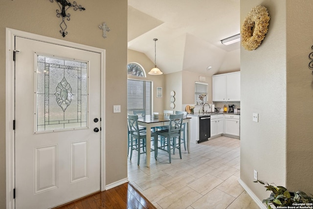 113 E Dawn Dr, Johnson City, TX 78636 - foyer featuring baseboards, vaulted ceiling, and light wood-type flooring
