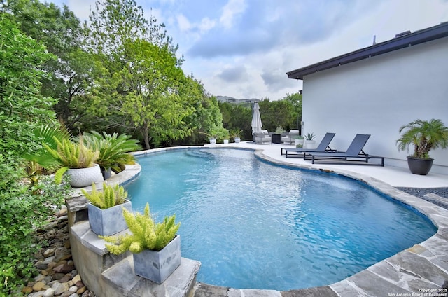 7211 Cresta Bulivar, San Antonio, TX 78256 - pool featuring a patio
