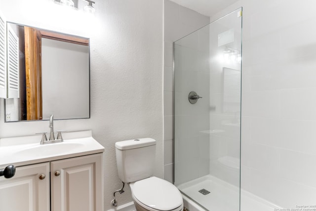 10526 Tioga, San Antonio, TX 78230 - bathroom featuring toilet, tiled shower, and vanity