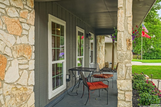view of patio / terrace with covered porch