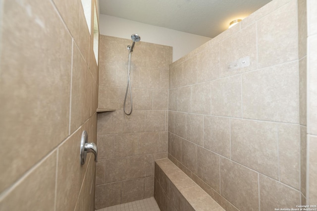 bathroom featuring tiled shower