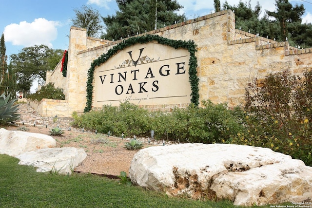 view of community / neighborhood sign
