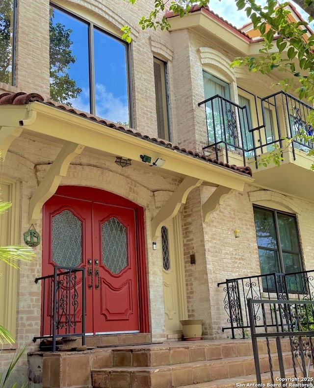 11402 Mission Trace St, San Antonio, TX 78230 - entrance to property with brick siding and a balcony