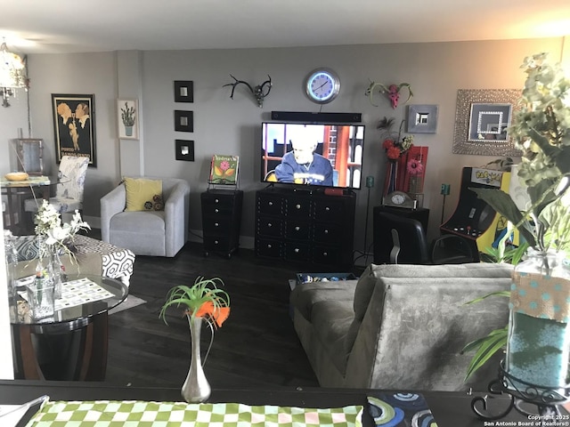 7039 San Pedro Unit 810, San Antonio, TX 78216 - living area with wood finished floors