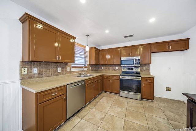 kitchen featuring visible vents, light countertops, tasteful backsplash, a sink, and appliances with stainless steel finishes
