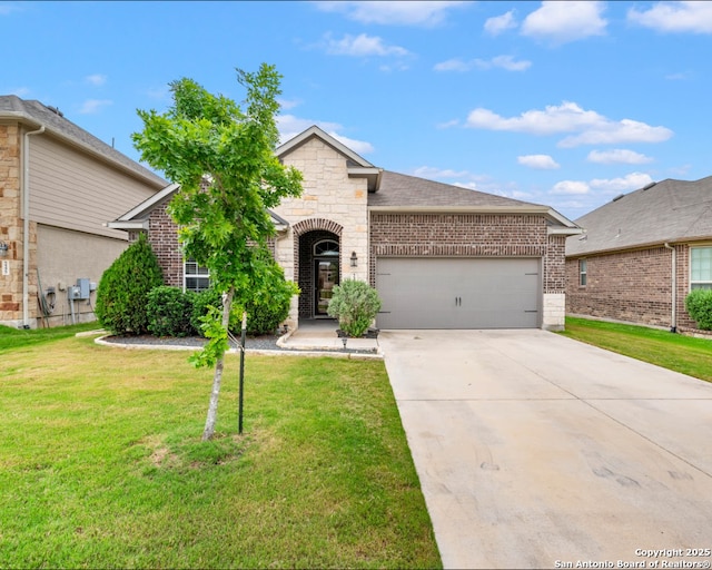 view of front of house featuring brick siding, an attached garage, driveway, and a front yard