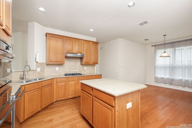5803 Sugarberry, San Antonio, TX 78253 - kitchen featuring visible vents, gas stovetop, a sink, under cabinet range hood, and light wood-style flooring